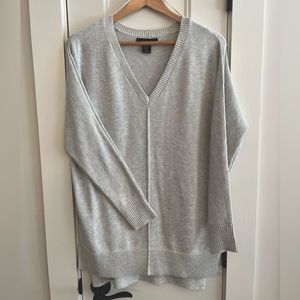 TAHARI Women’s Light Gray Oversized Sweater